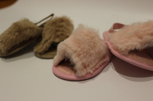 Fluffy Slides - Pink